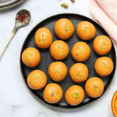 Besan Laddu - 500gm - SweeDesi