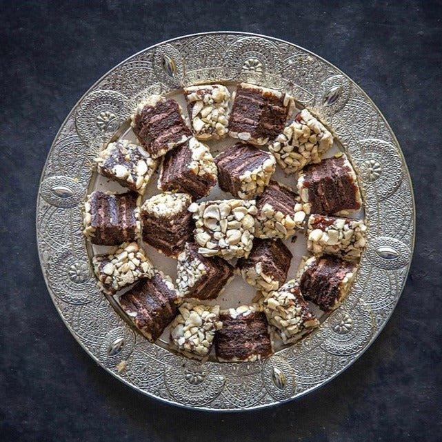 Khajoor Oreo Cake - 400gm available online at SweeDesi